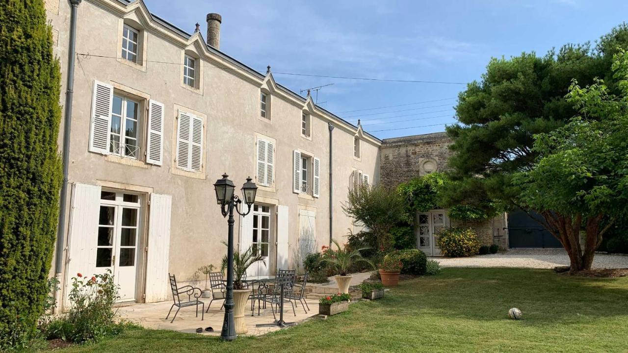 Mazette! Le Chateau Niort Exterior photo