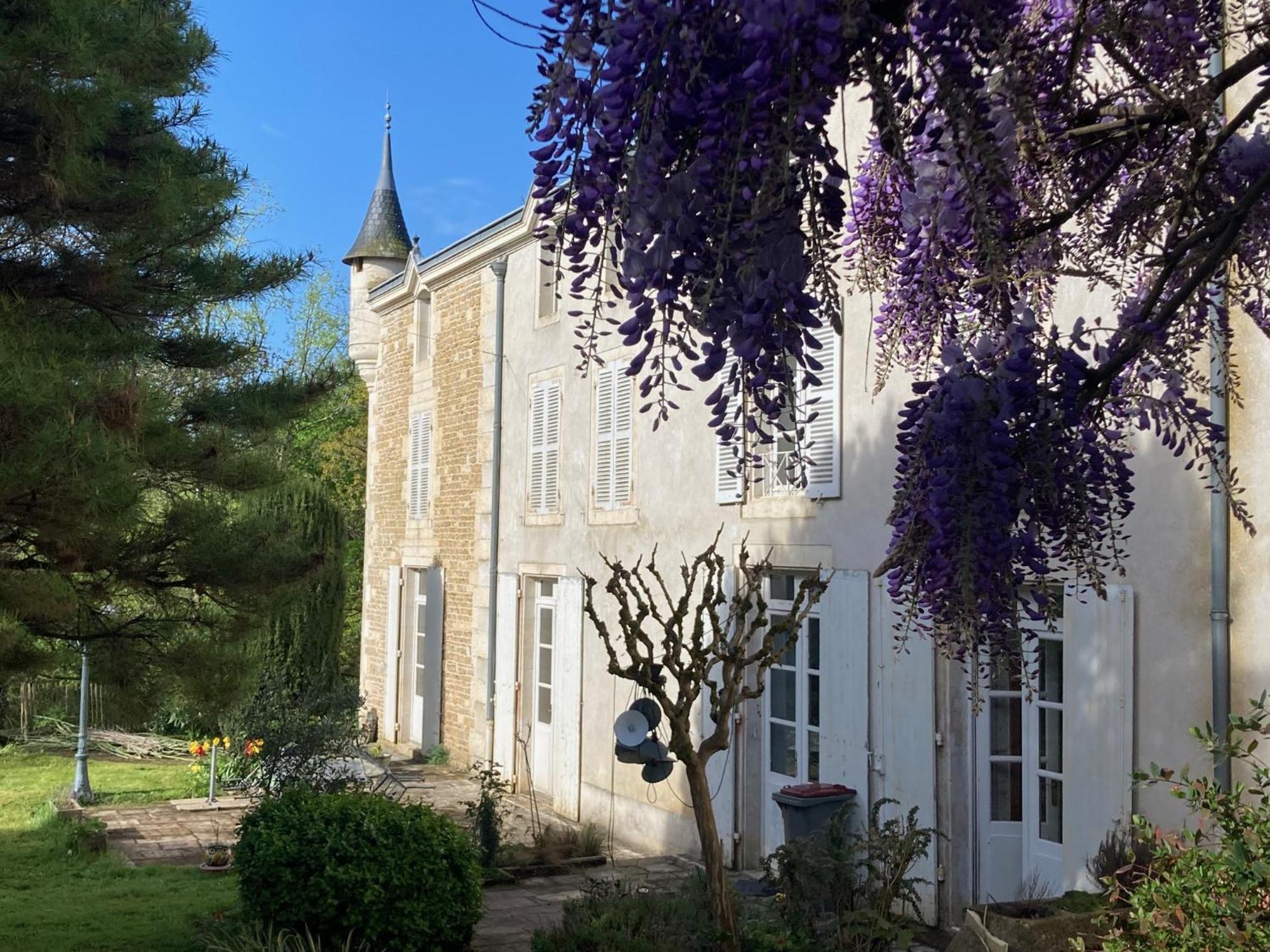 Mazette! Le Chateau Niort Exterior photo